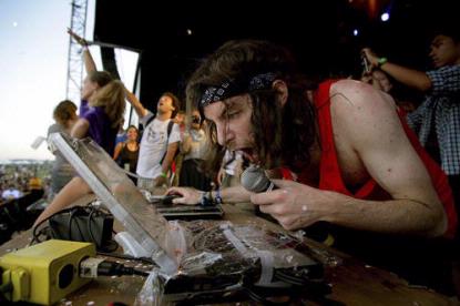 Girl Talk (Photo credit: Dove Shore)  